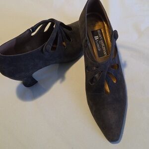 Vintage Stuart Weitzman for Browns Kitten Heels Made In Spain